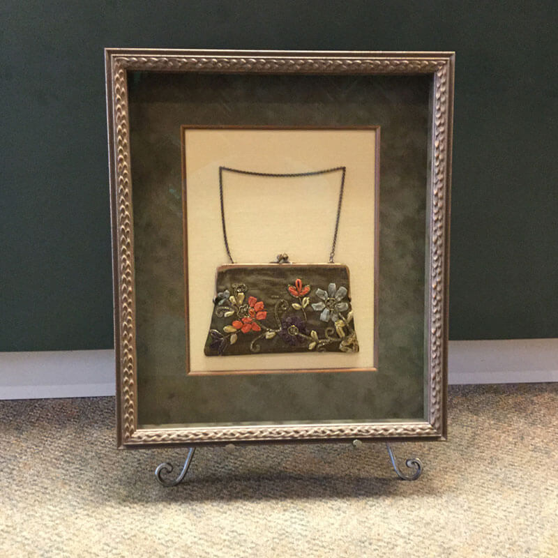 purse-in-frame